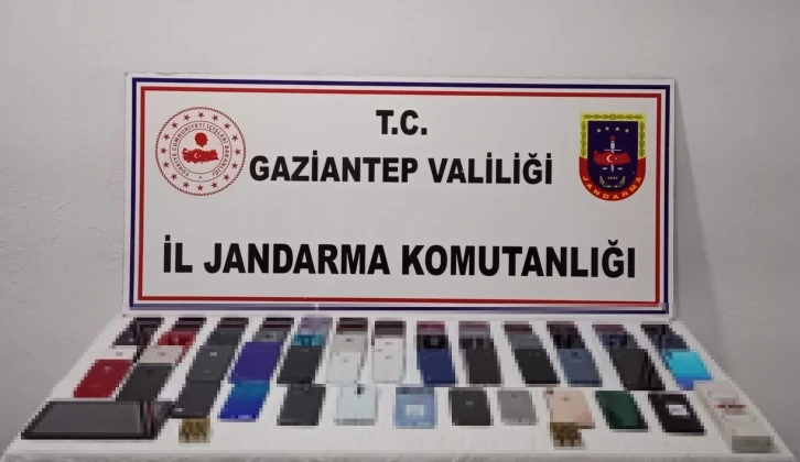 Gaziantep’te 194 adet kaçak cep telefonu ile 115 litre kaçak alkol ele geçirildi
