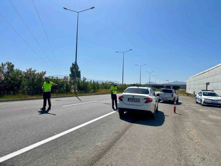 Gazipaşa’da kurallara uymayan 4 araç trafikten men edildi
