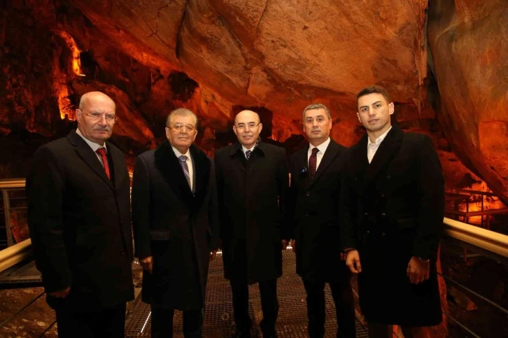 Gölbaşı Belediye Başkanı Ramazan Şimşek, Mevlüt Karakaya ile beraber Tulumtaş Mağarası’nı gezdi
