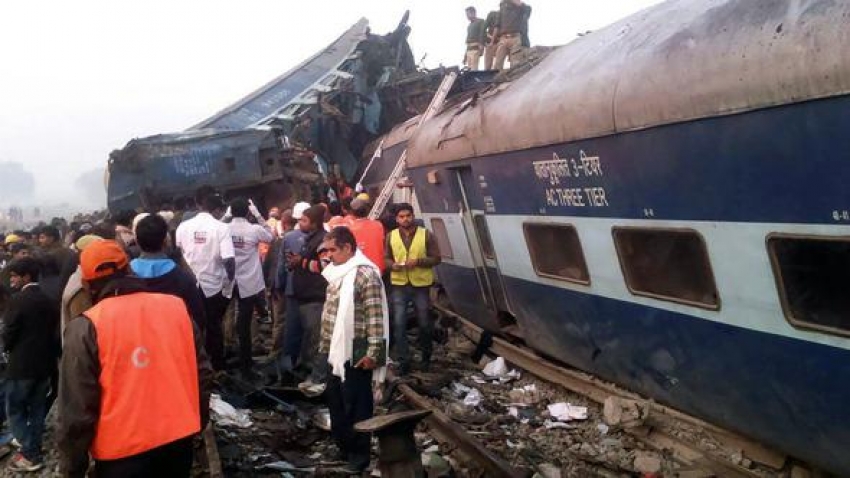 Hindistan'da tren raydan çıktı: 20 ölü, 150 yaralı
