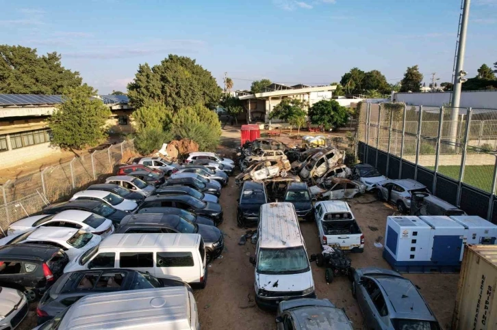 Hamas’ın baskın düzenlediği festival alanındaki araçlar görüntülendi
