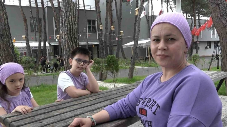 Bursa'da hasta ikizleri için 10 yıldır ne televizyon izledi, ne güne gitti