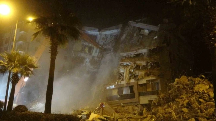 Hatay’da arama-kurtarma çalışmaları biten binalar yıkılıyor