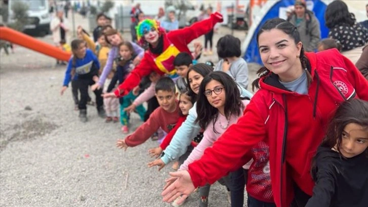 Hatay'daki çadır kentte, depremzede çocuklar için etkinlikler düzenleniyor