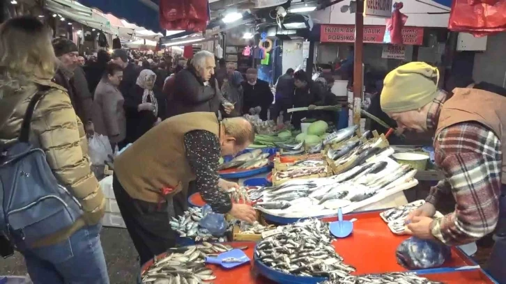 Bursa'da balık tezgahlarına bereket geldi