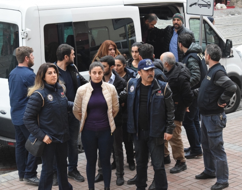 6 HDP’li yönetici tutuklandı