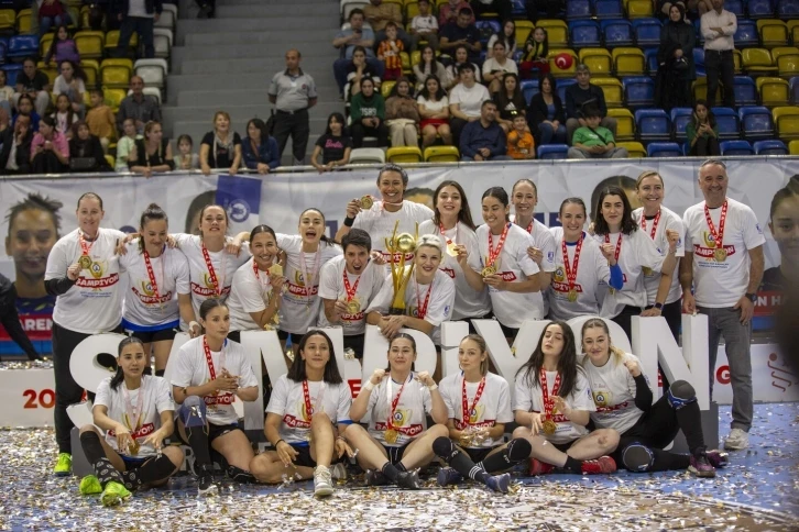 Hentbol Kadınlar Süper Ligi’nde Armada Praxis Yalıkavak şampiyon oldu