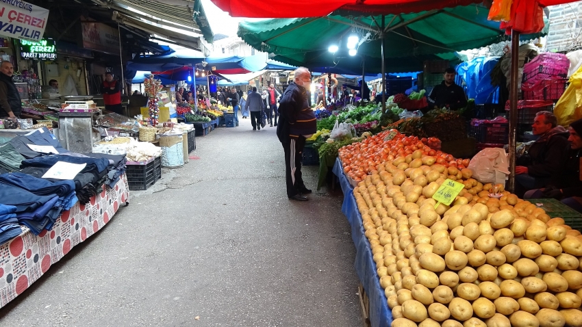 Bursa'nın tarihi pazarı boş kaldı