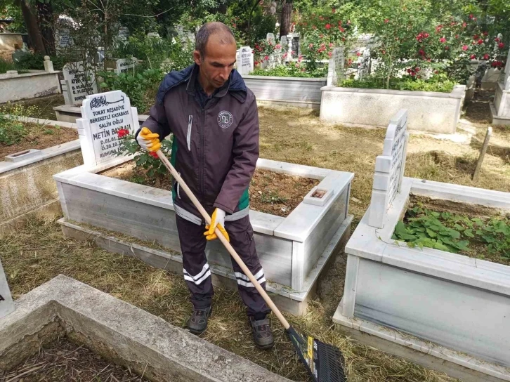 İBB’nin ihmal ettiği mezarlıklar için Arnavutköy Belediyesi harekete geçti
