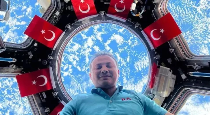 İlk Türk astronot Alper Gezeravcı dünyaya iniş yaptı