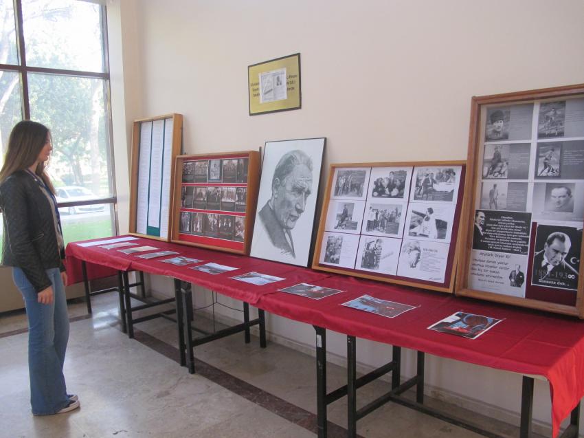 Ege Üniversitesi'nde Atatürk sergisi