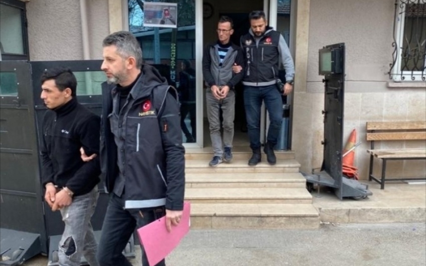 Mustafakemalpaşa’da uyuşturucu satıcıları tutuklandı