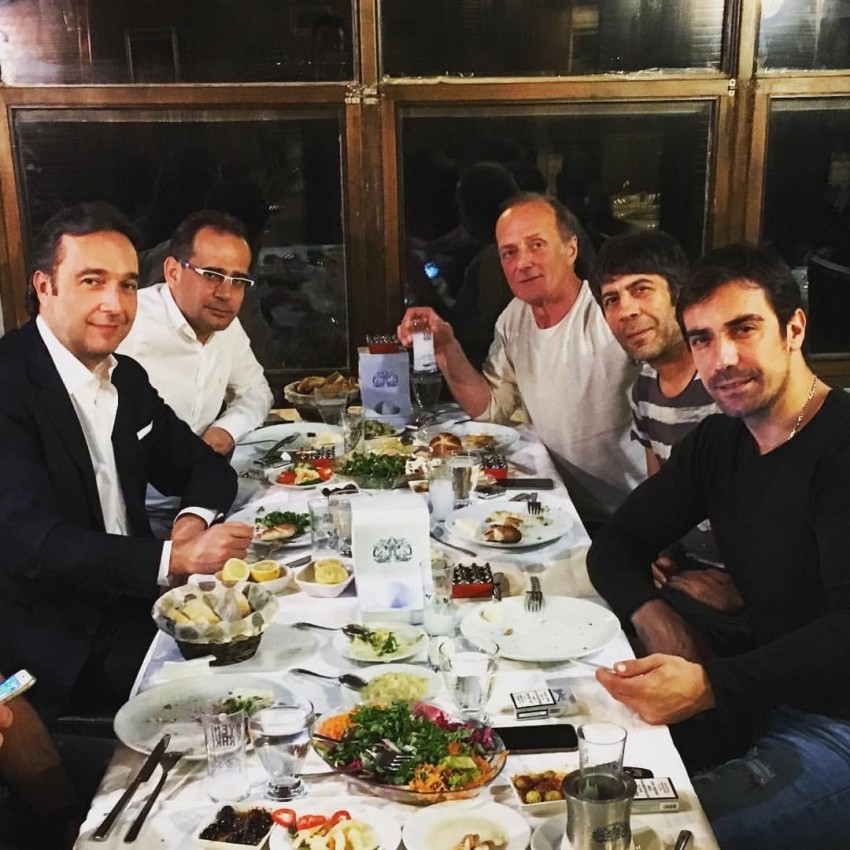 Ünlü oyuncular dostlarıyla Mudanya’da buluştu