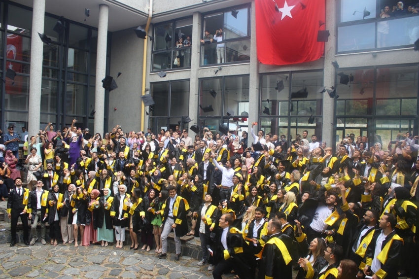 Uludağ Üniversitesi'nin mimarları mezun oldu