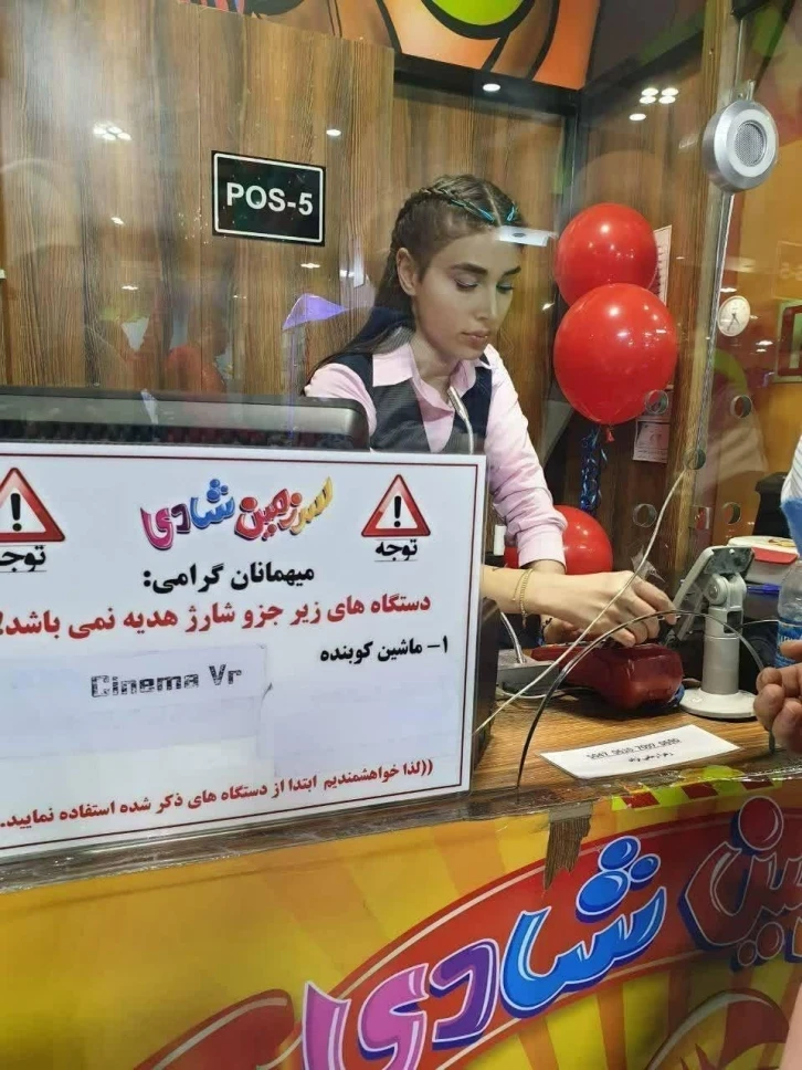 İran'da lunaparka başörtüsü mührü