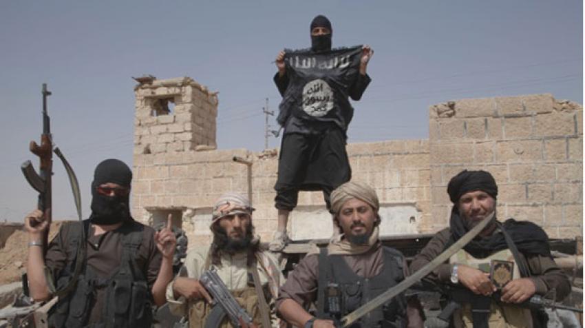IŞİD iki erkek çocuğu astı