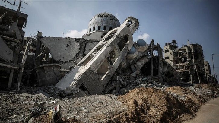 İsrail, Gazze'de tarihi cami, kilise ve müzeleri hedef alarak kültürel mirası da yok ediyor