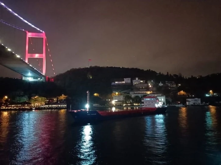 İstanbul Boğazı gemi trafiğine kapatıldı
