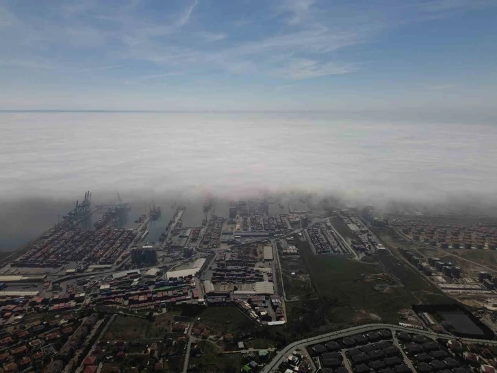 İstanbul’da sabah saatlerinde etkili olan ’sis denizi’ havadan görüntülendi
