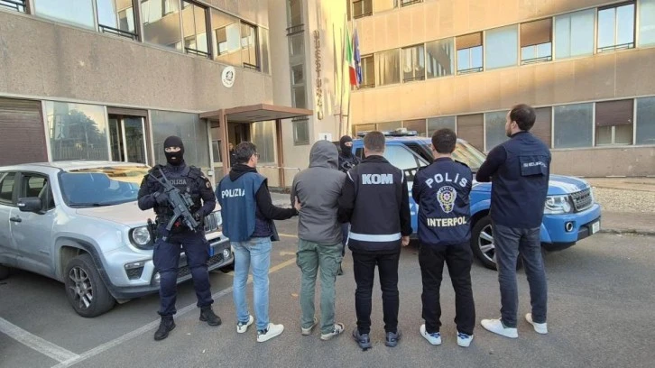 İtalyan polisi çete lideri Barış Boyun'a yapılan operasyonun görüntülerini yayınladı 