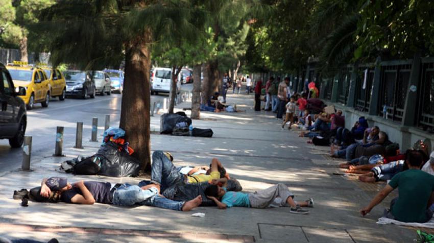 İzmir'de kriz büyüyor! Suriyeliler her yerde