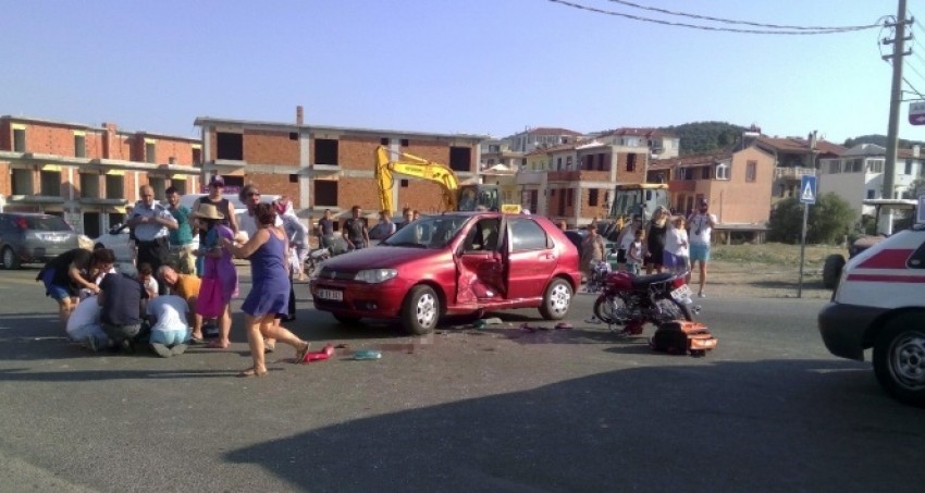 İzmir'de otomobil ile motosiklet çarpıştı