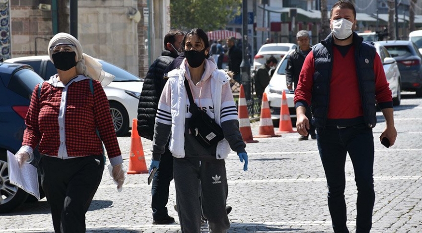 İzmir’de maske takma zorunluluğu getirildi