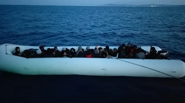 İzmir açıklarında 34 düzensiz göçmen yakalandı

