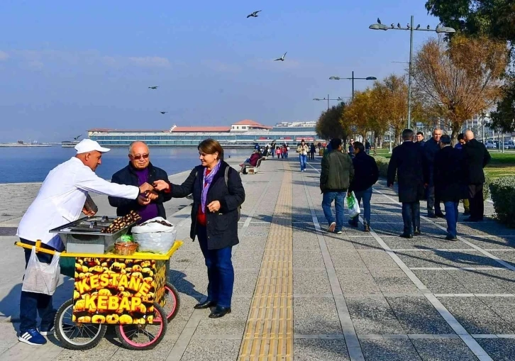 İzmir’de sokak satıcıları artık zabıtadan kaçmayacak
