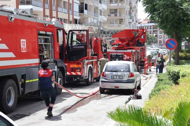 İzmir Park AVM’de korkutan yangın, AVM boşaltıldı
