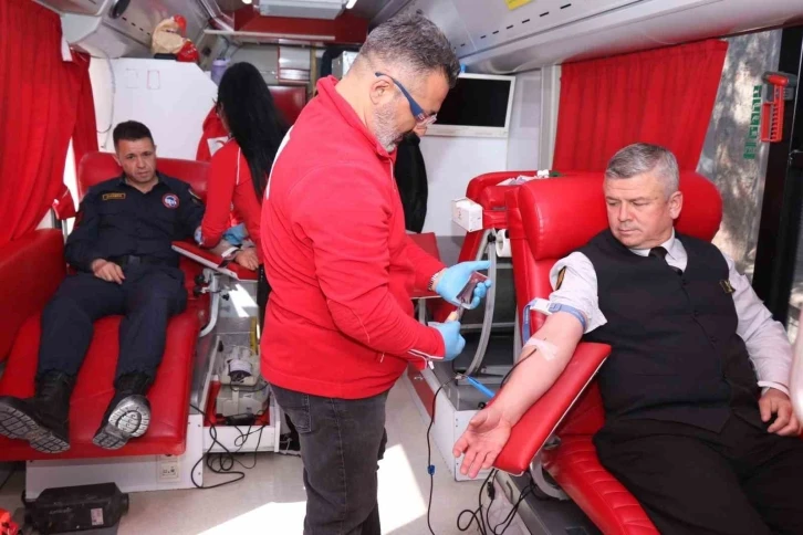 Jandarma personellerinden kan bağışı
