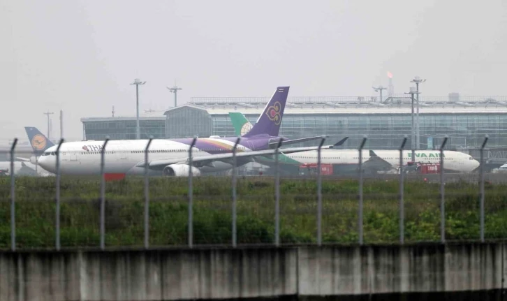 Japonya’da iki yolcu uçağı birbirine temas etti, pist kapatıldı