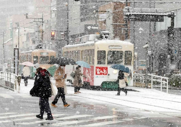 Japonya’da yoğun kar yağışı: 280 uçuş iptal edildi
