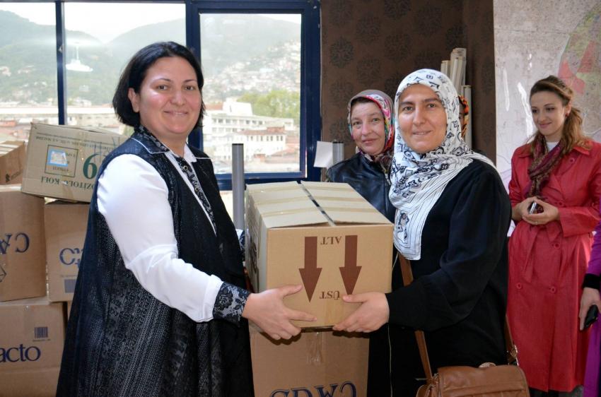 AK Parti Kadın Kolları'ndan Suriyelilere yardım