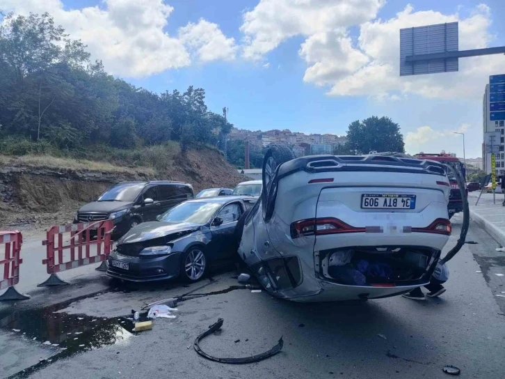 Kağıthane’de iki aracın karıştığı kazada 5 kişi yaralandı
