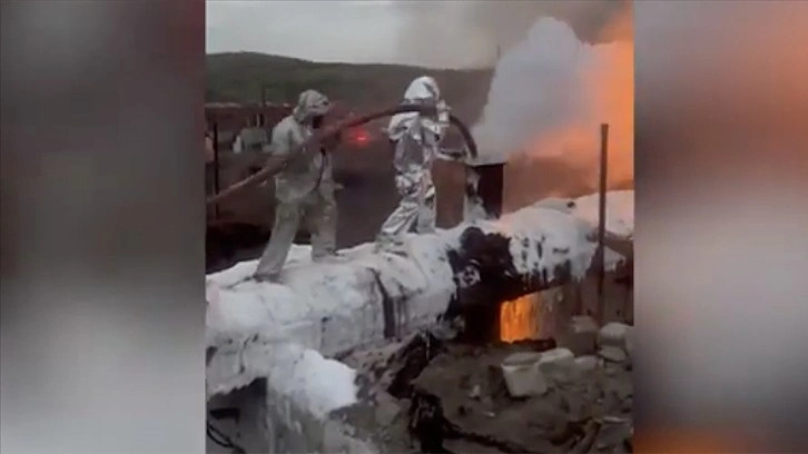 Karabağ'da benzin depolama alanında çıkan yangını Azerbaycanlı itfaiyeciler söndürdü