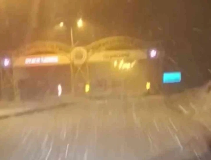 Karabük'te Kar Yağışı Sürücülere Zor Anlar Yaşatıyor