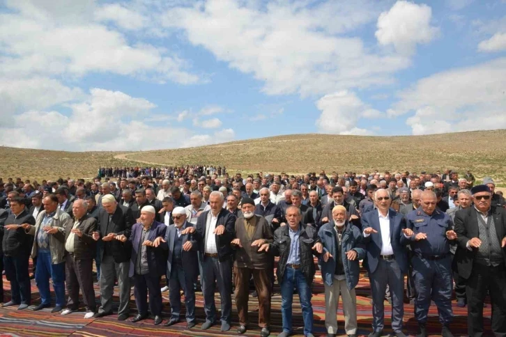 Karaman’da çiftçiler yağmur duasına çıktı
