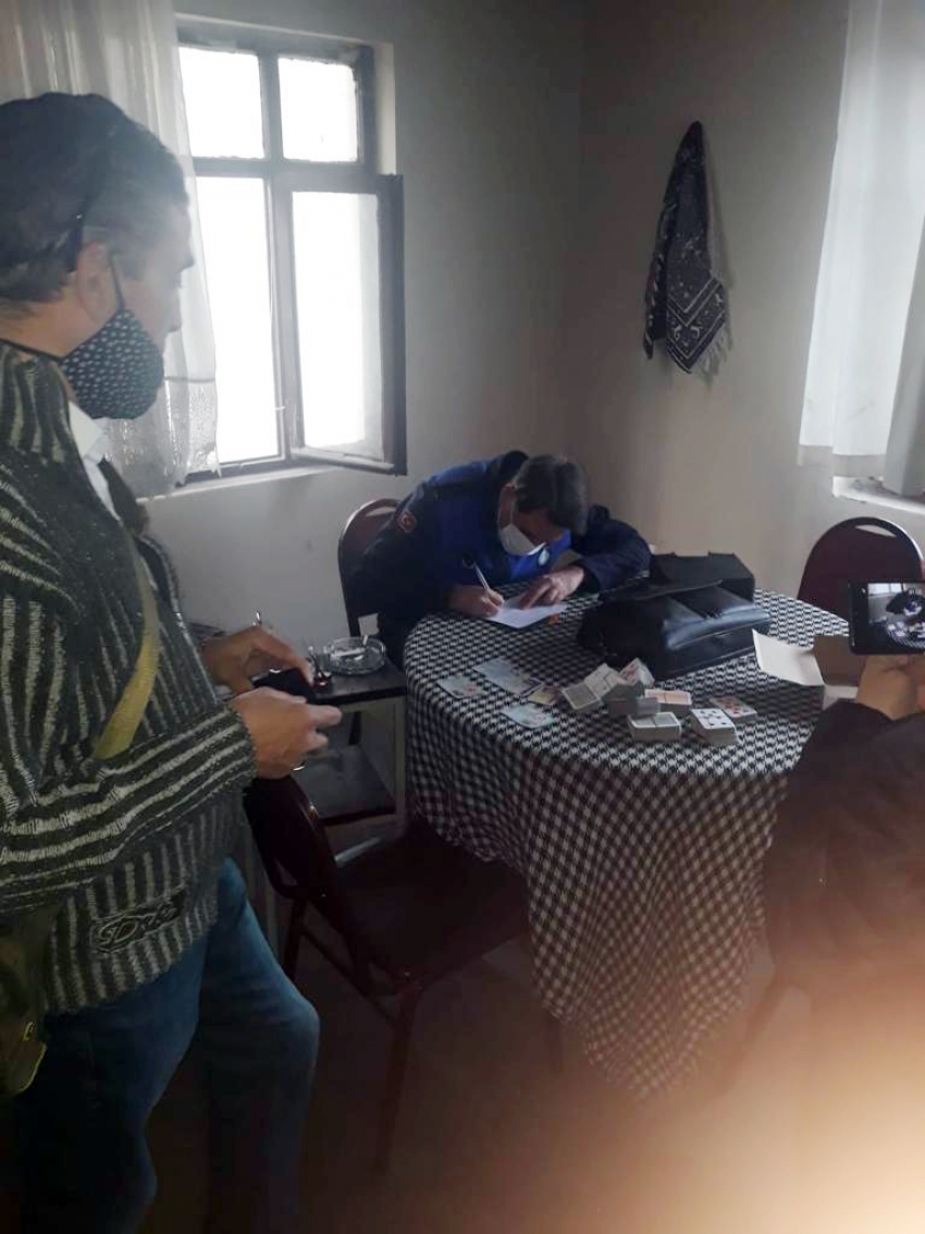 Osmangazi Belediyesi'nden kumar oynatan kıraathane mühürlendi 