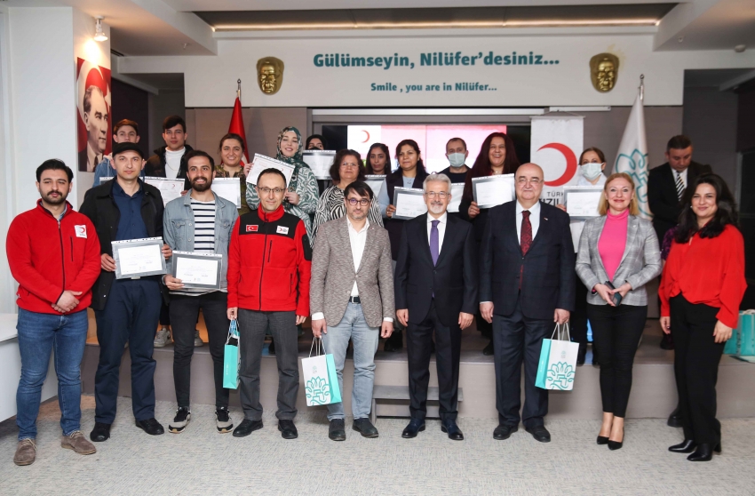 Nilüfer'de eğitimli hasta bakıcılara sertifikaları verildi