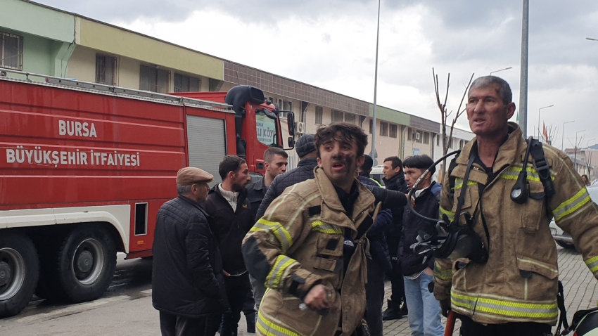 Bursa'daki yangında 10 kişi zehirlendi