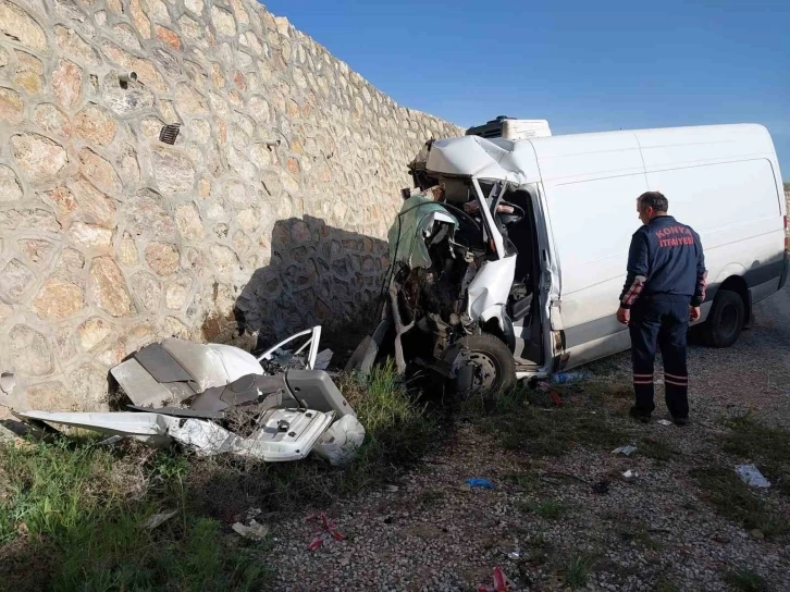 Konya’da minibüs alt geçide düştü: 1 ölü, 1 yaralı
