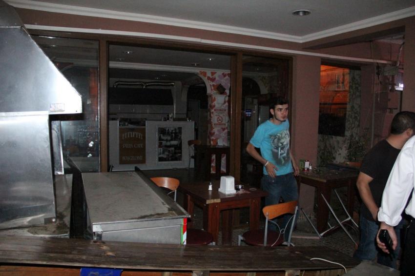 Bursalılar baz istasyonuna kızıp, lokantayı dağıttı