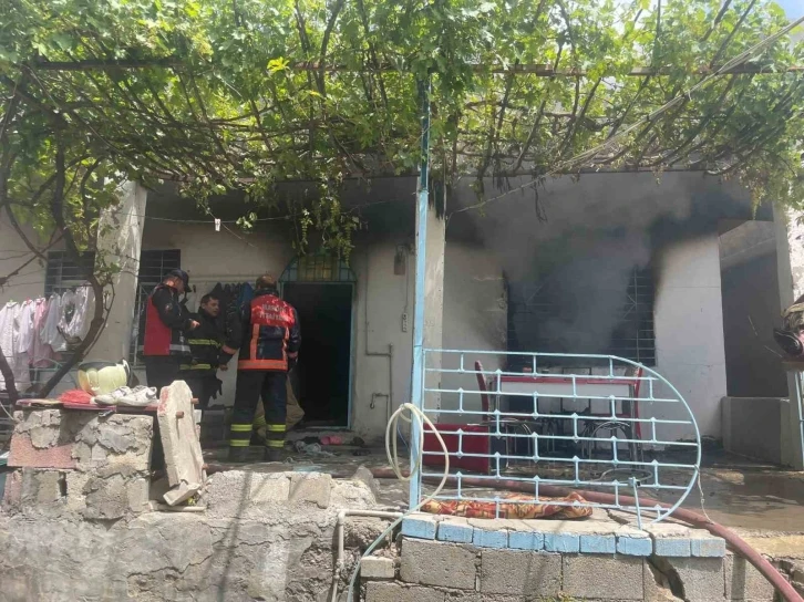 Mardin’de bir evde çıkan yangında 2 çocuk dumandan etkilendi
