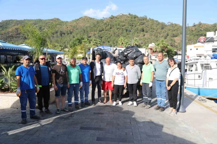 Marmaris’in çöp avcıları 150 torba atık topladı
