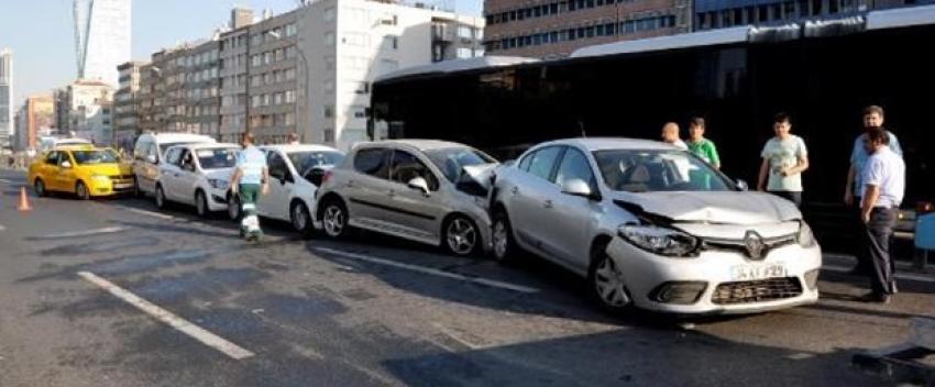 Mecidiyeköy'de zincirleme kaza, D-100'de trafik normale döndü
