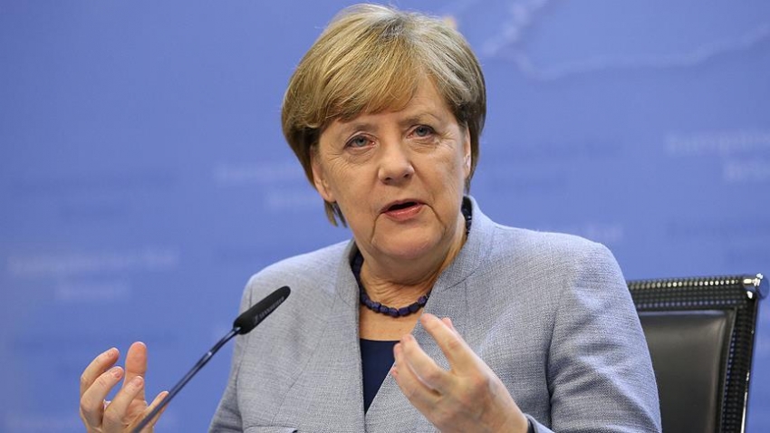 Merkel AB Zirvesinde yalnız kaldı