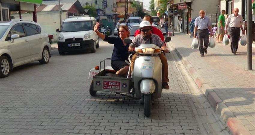 MHP’li kadın aday sepetli motosikletle seçim turu attı