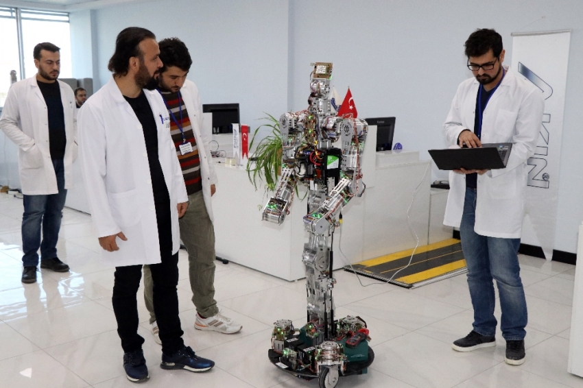 Milli insansı robotun seri üretimine başlandı