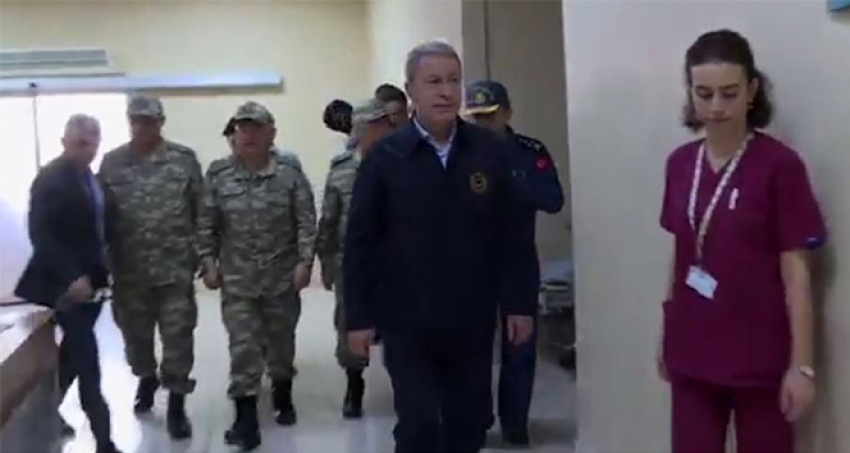 Milli Savunma Bakanı Akar ve TSK komuta kademesinden yaralı askerlere ziyaret